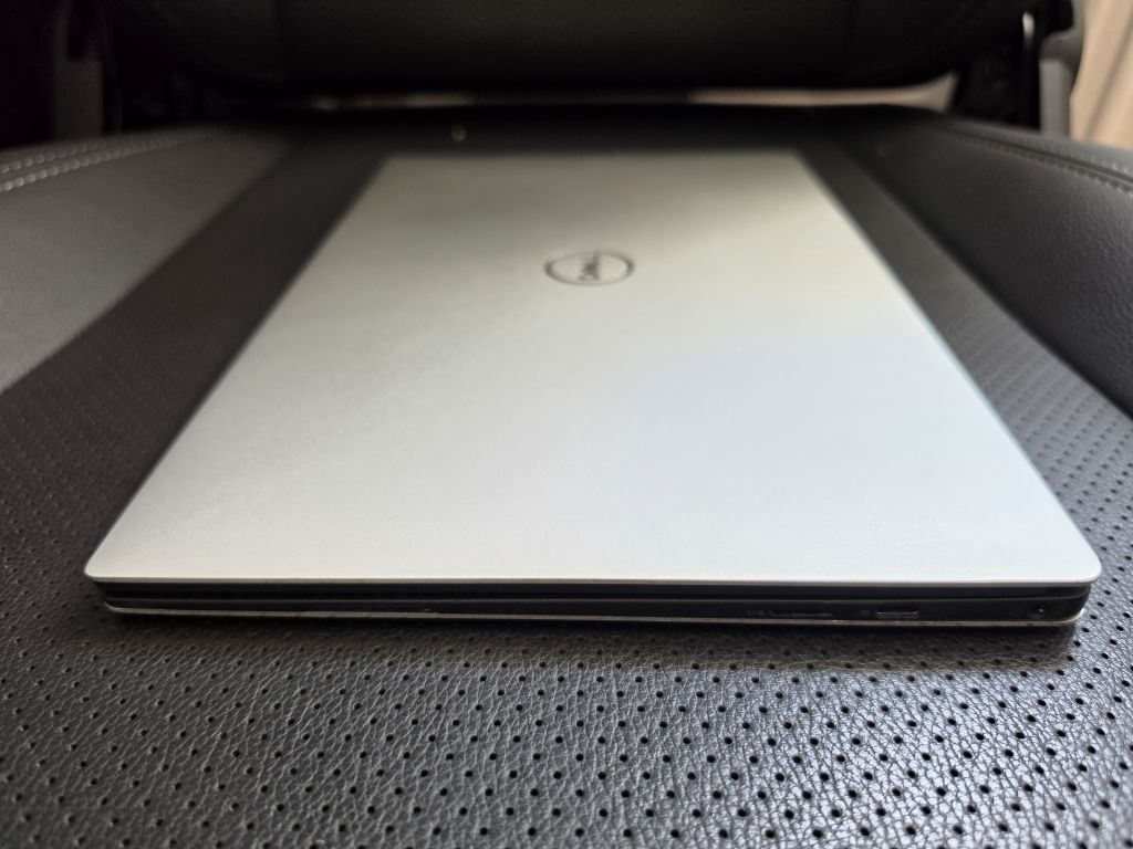Dell XPS 13 - 9370 3